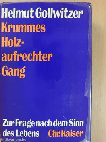 Krummes Holz-aufrechter Gang