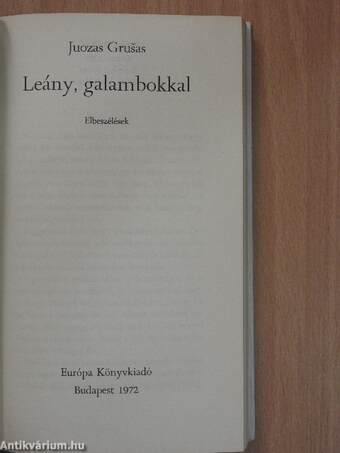 Leány, galambokkal