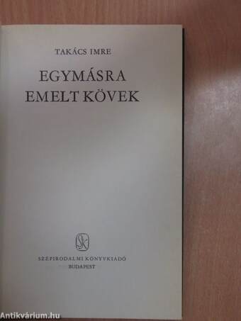 Egymásra emelt kövek