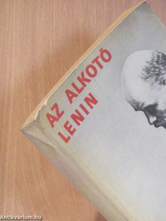 Az alkotó Lenin