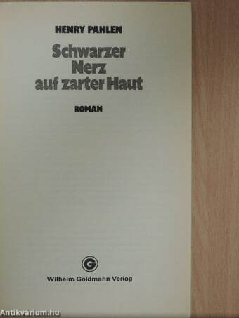 Schwarzer Nerz auf zarter Haut