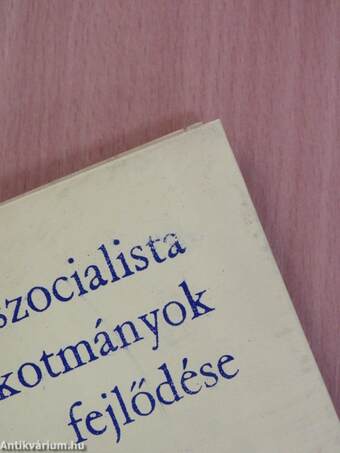 A szocialista alkotmányok fejlődése