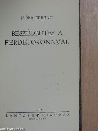 Beszélgetés a ferdetoronnyal