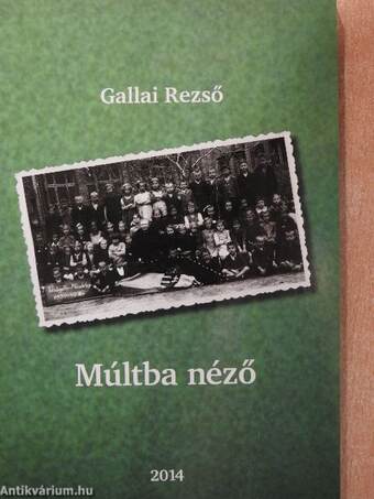 Múltba néző