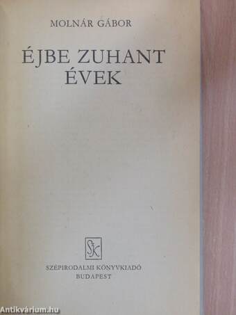 Éjbe zuhant évek