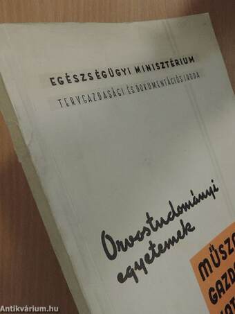 Az orvostudományi egyetemekről és az Orvostovábbképző Intézetről készült tanulmány