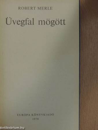 Üvegfal mögött