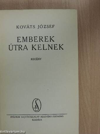 Emberek útra kelnek