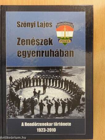 Zenészek egyenruhában