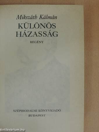 Különös házasság