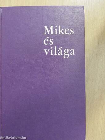 Mikes és világa