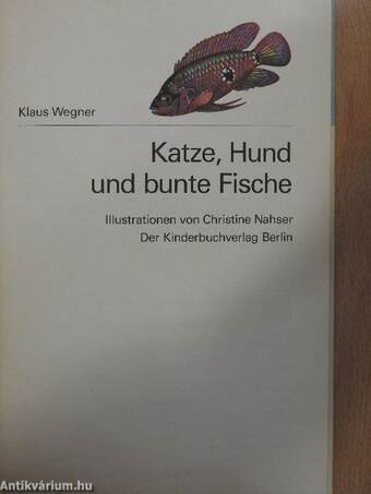 Katze, Hund und bunte Fische