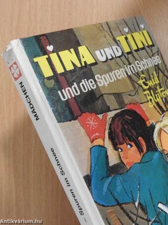 Tina und Tini und die Spuren im Schnee