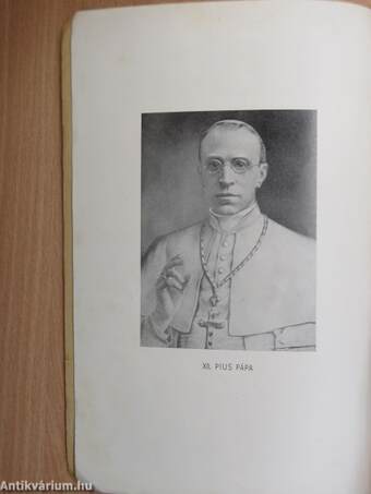 Irgalmas Nővérek Esztergomi Érseki Leányliceumának és Tanítónőképző-Intézetének évkönyve az 1941-42. iskolai évről