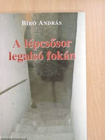 A lépcsősor legalsó fokán (dedikált példány)