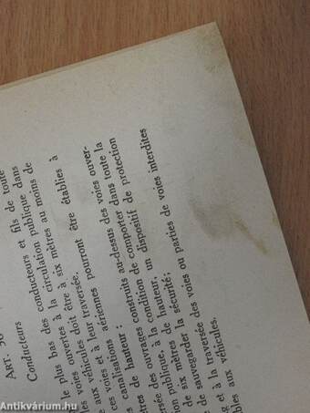 Arreté interministériel du 30 avril 1951 déterminant les conditions techniques auxquelles doivent satisfaire les distributions d'énergie électrique