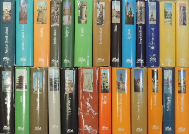 "25 kötet a Panoráma útikönyvek sorozatból (nem teljes sorozat)"