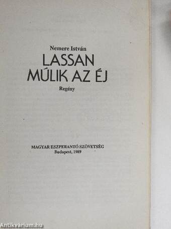 Lassan múlik az éj