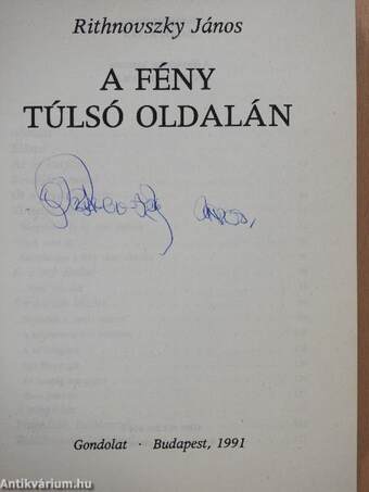 A fény túlsó oldalán (aláírt példány)