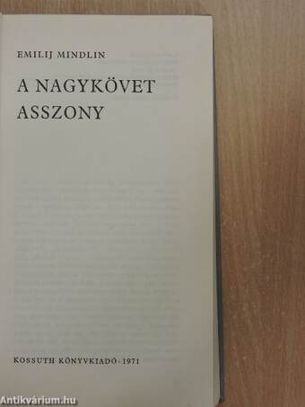 A nagykövet asszony