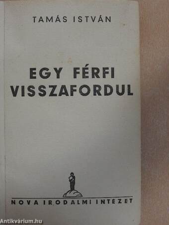 Egy férfi visszafordul