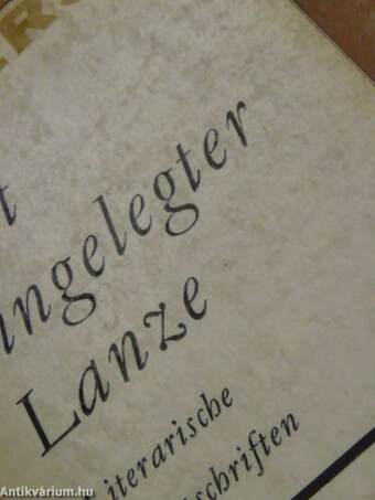 Mit eingelegter Lanze