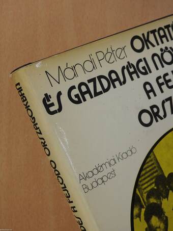 Oktatás és gazdasági növekedés a fejlődő országokban (dedikált példány)