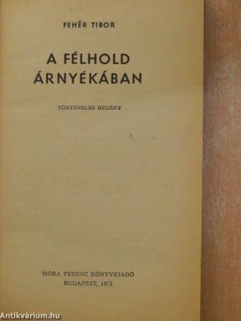 A félhold árnyékában