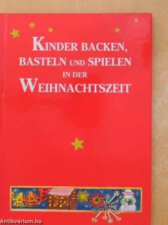 Kinder Backen, Basteln und Spielen In Der Weihnachtszeit