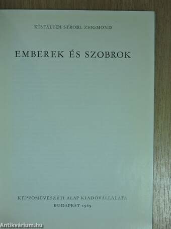 Emberek és szobrok