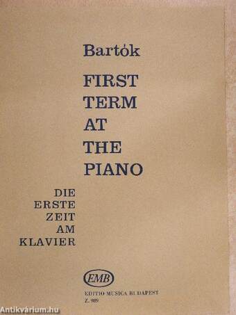 First term at the Piano/Die erste zeit am klavier