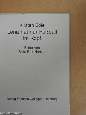 Lena hat nur Fußball im Kopf