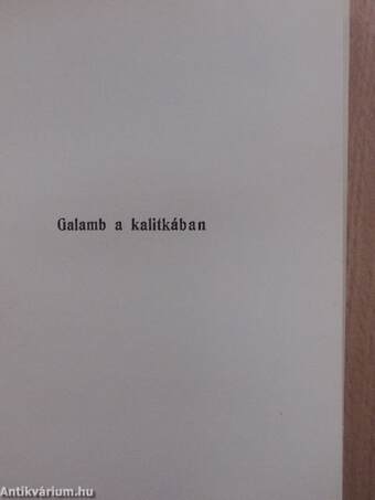 Páva a varjúval/Galamb a kalitkában/Az eladó birtok