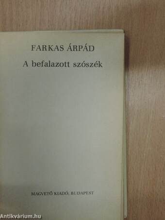 A befalazott szószék