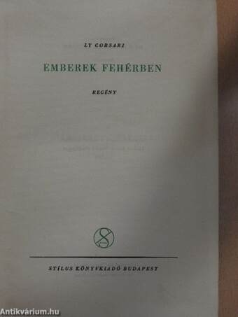 Emberek fehérben