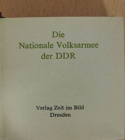 Die Nationale Volksarmee der DDR (minikönyv) (aláírt példány)