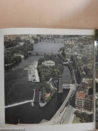 Nad Prahou/Prague á vol d'oiseau/Prague seen from above/Prag - vom Flugzeug gesehen/Sobre Praga