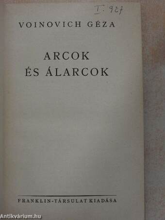 Arcok és álarcok