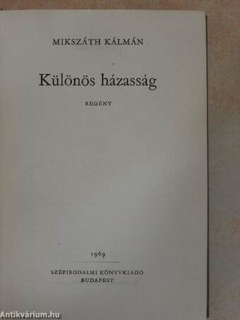 Különös házasság