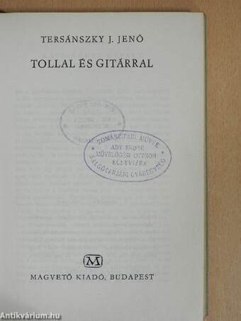 Tollal és gitárral