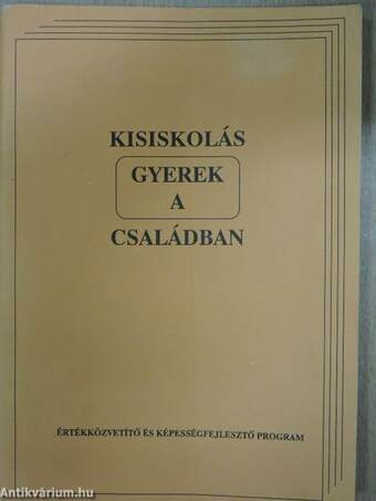 Kisiskolás gyerek a családban