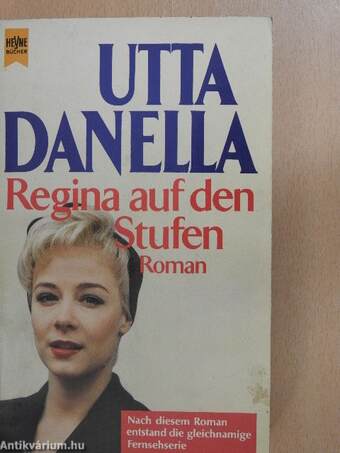 Regina auf den Stufen