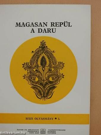 Magasan repül a daru