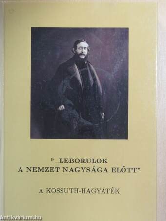 "Leborulok a nemzet nagysága előtt"