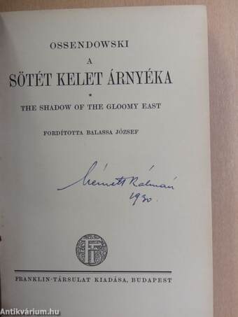 A sötét Kelet árnyéka (Tiltólistás kötet)