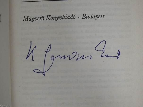 Táguló múlt/A család hívó szava/A könyvtár (aláírt példány)