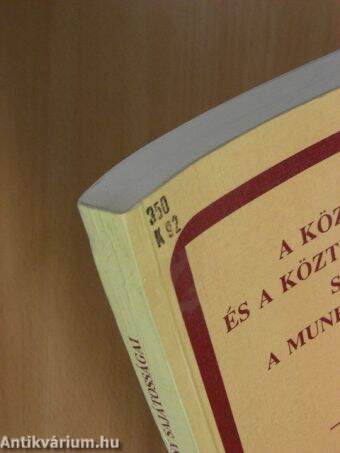 A közalkalmazotti és a köztisztviselői törvény sajátosságai a Munka Törvénykönyve tükrében 1995.