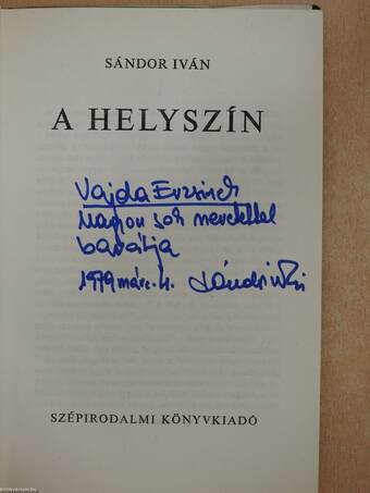 A helyszín (dedikált példány)