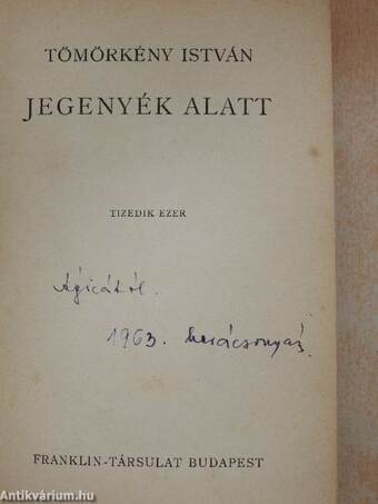 Jegenyék alatt