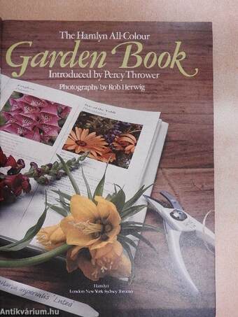 The Hamlyn All-Colour Garden Book